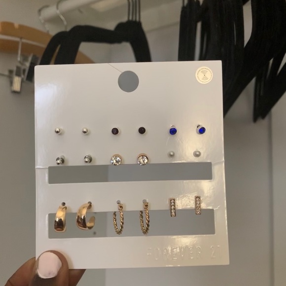 Forever 21 Earring set. *Not selling due to virus* - Picture 1 of 2